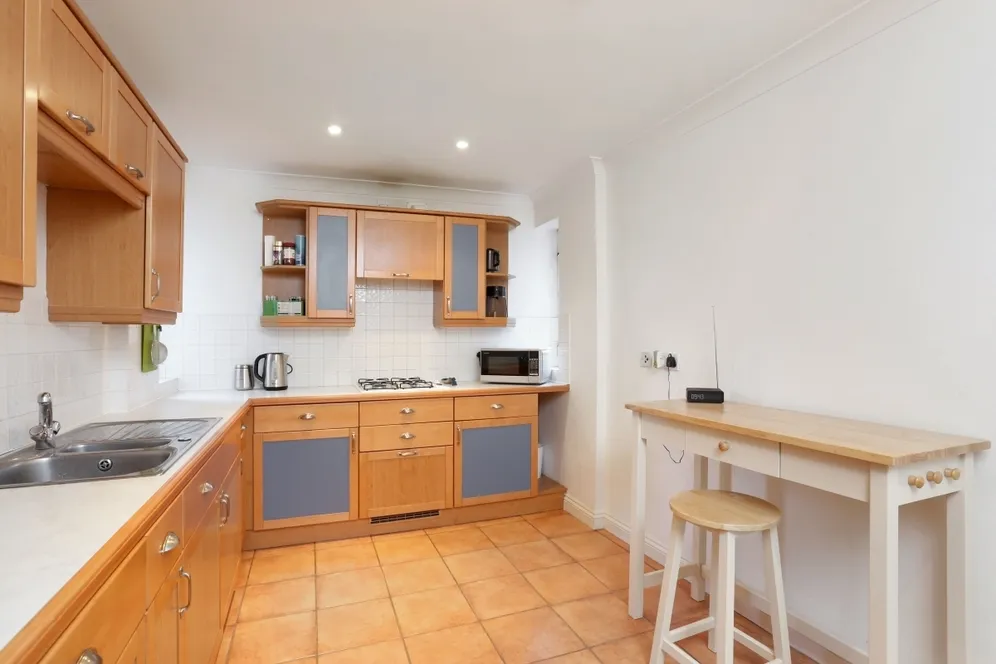 Larch Avenue, Ascot SL5 photo 4
