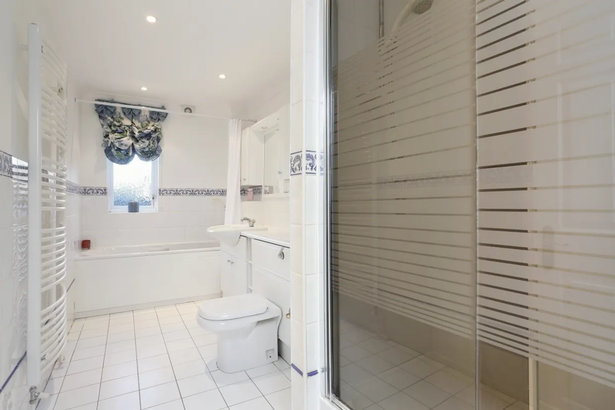 Larch Avenue, Ascot SL5 photo 7