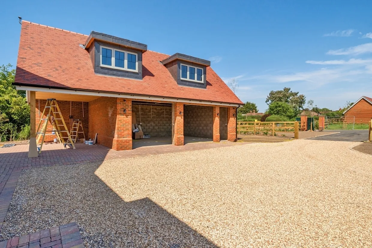 Harvest Hill Bourne End SL8 photo 2