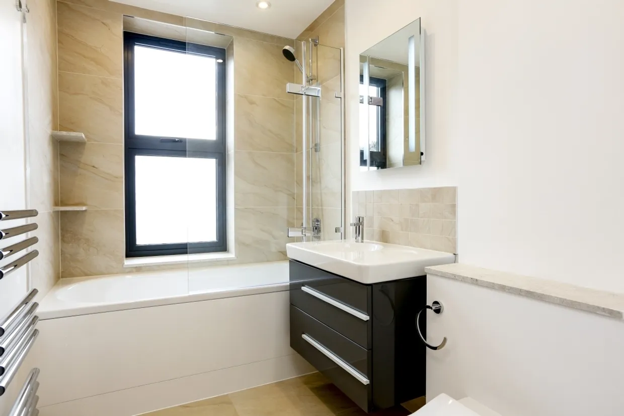 Freshford Street London SW18 photo 5