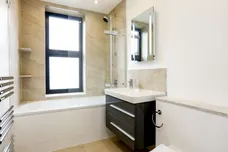 Freshford Street London SW18 photo 5