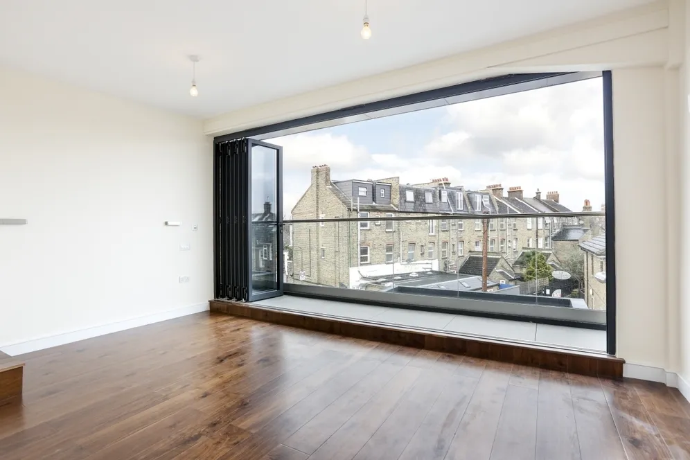 Freshford Street London SW18 photo 6