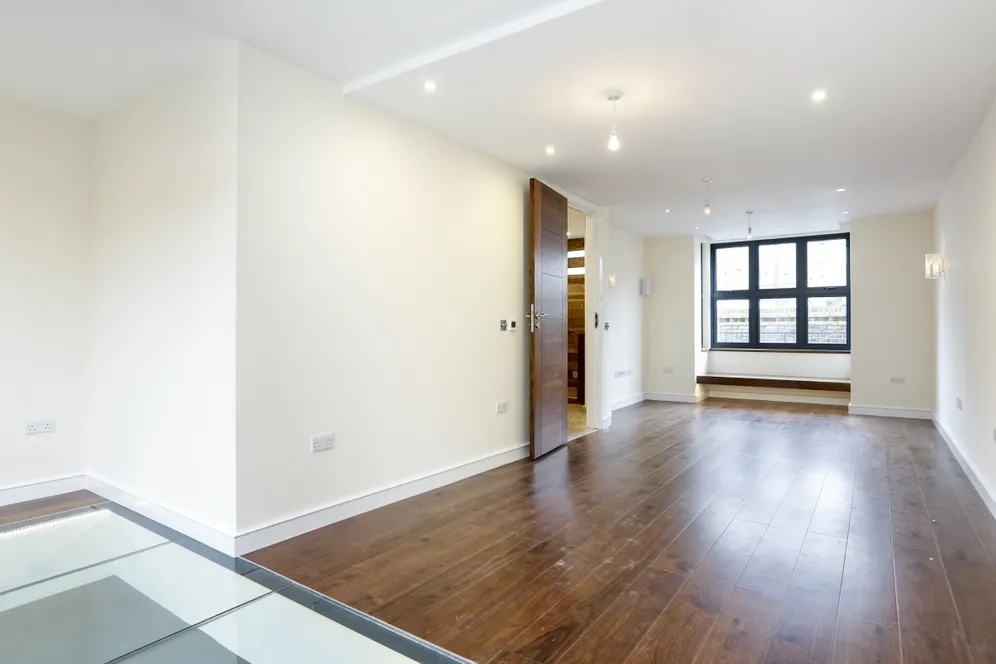 Freshford Street London SW18 photo 9