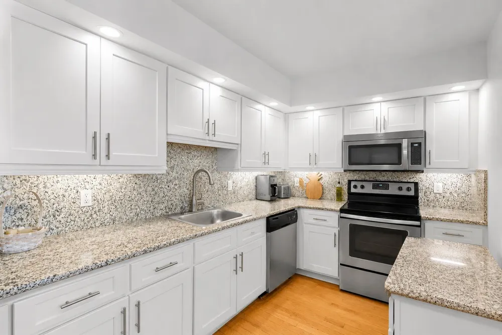 625 Oaks Dr, Pompano Beach, FL 33069