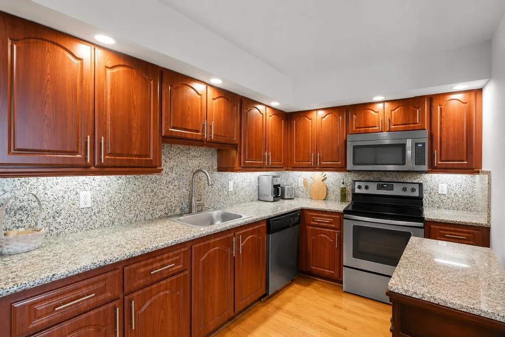 625 Oaks Dr, Pompano Beach, FL 33069