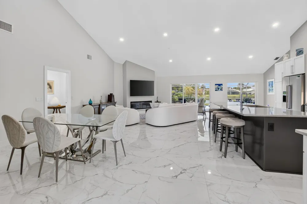 7082 NW 3rd Ave, Boca Raton, FL 33487