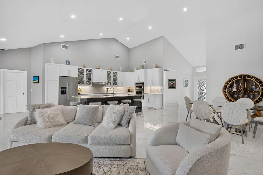 7082 NW 3rd Ave, Boca Raton, FL 33487
