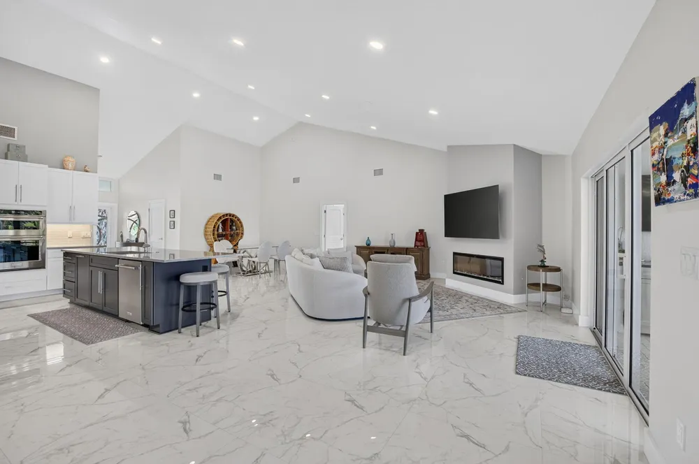 7082 NW 3rd Ave, Boca Raton, FL 33487