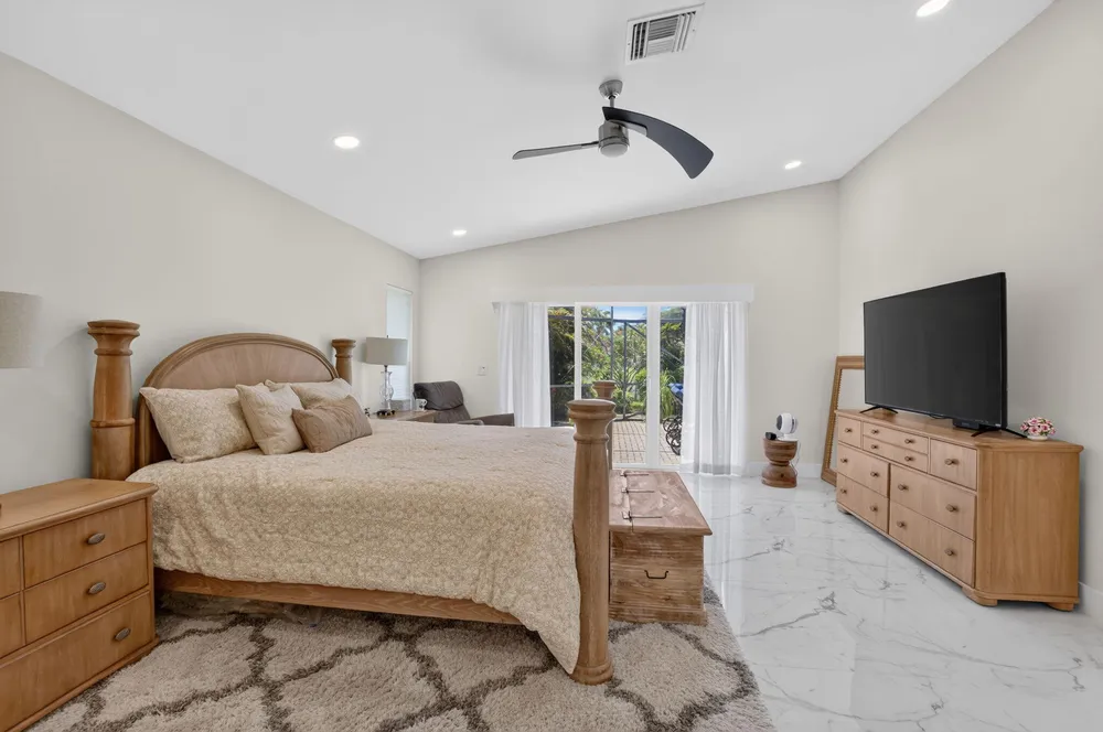 7082 NW 3rd Ave, Boca Raton, FL 33487