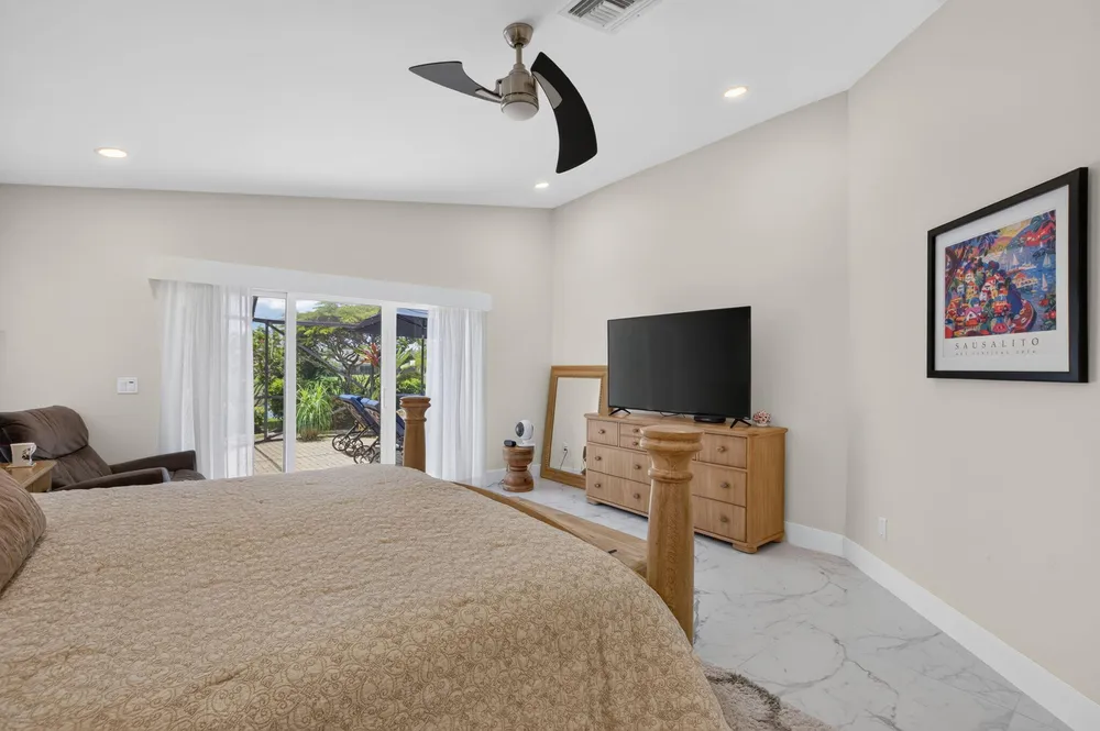 7082 NW 3rd Ave, Boca Raton, FL 33487