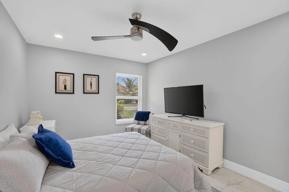 7082 NW 3rd Ave, Boca Raton, FL 33487