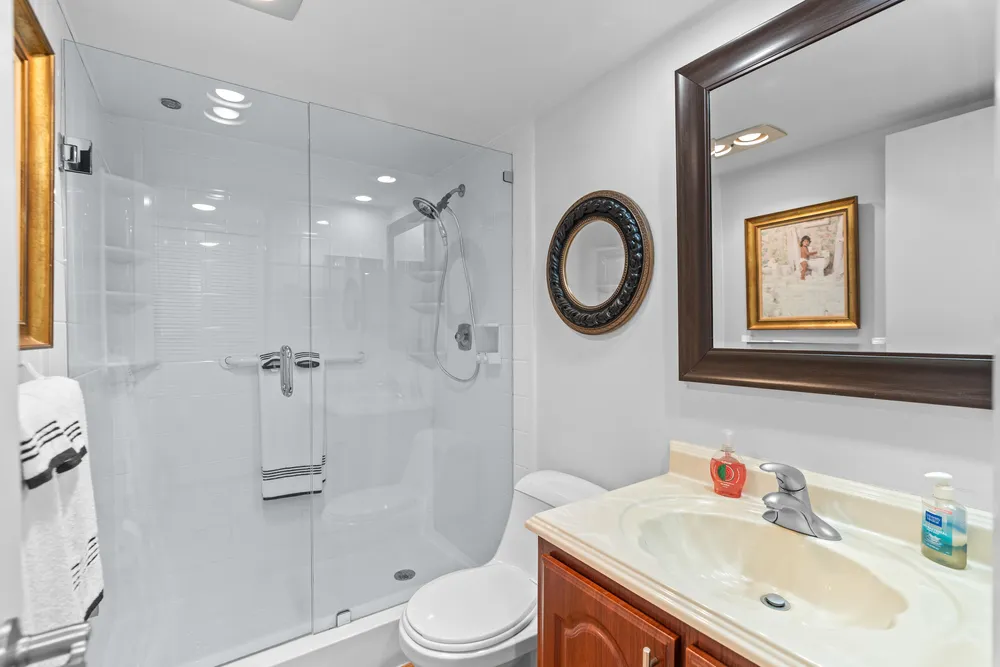 625 Oaks Dr, Pompano Beach, FL 33069