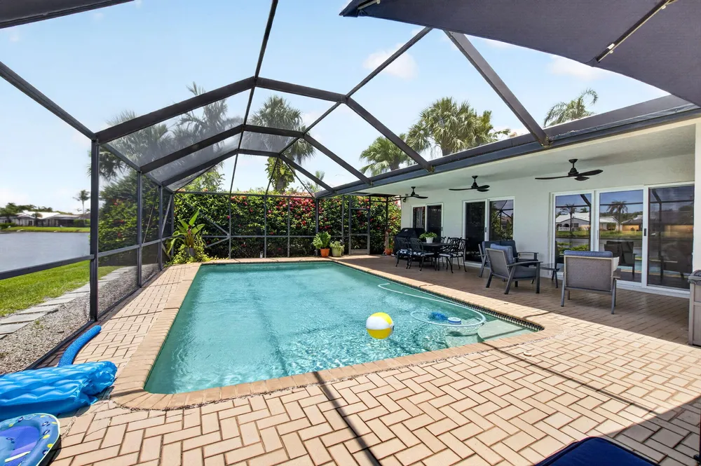7082 NW 3rd Ave, Boca Raton, FL 33487