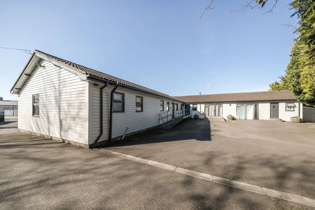 https://mr0.homeflow-assets.co.uk/files/photo/image/47811/3348/_x_/55022957.jpg
