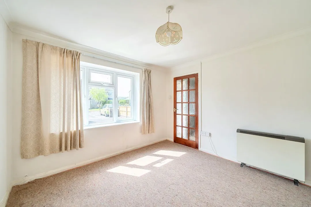 https://mr0.homeflow-assets.co.uk/files/photo/image/47811/6047/_x_/55676087.jpg