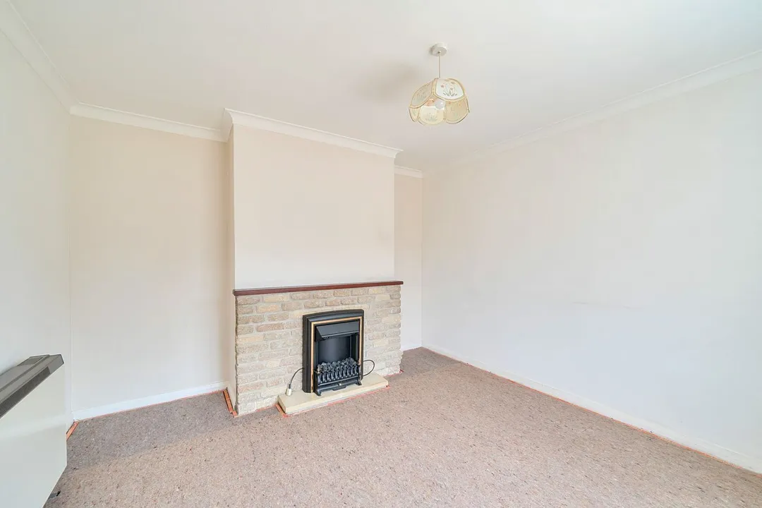 https://mr0.homeflow-assets.co.uk/files/photo/image/47811/6052/_x_/55676086.jpg