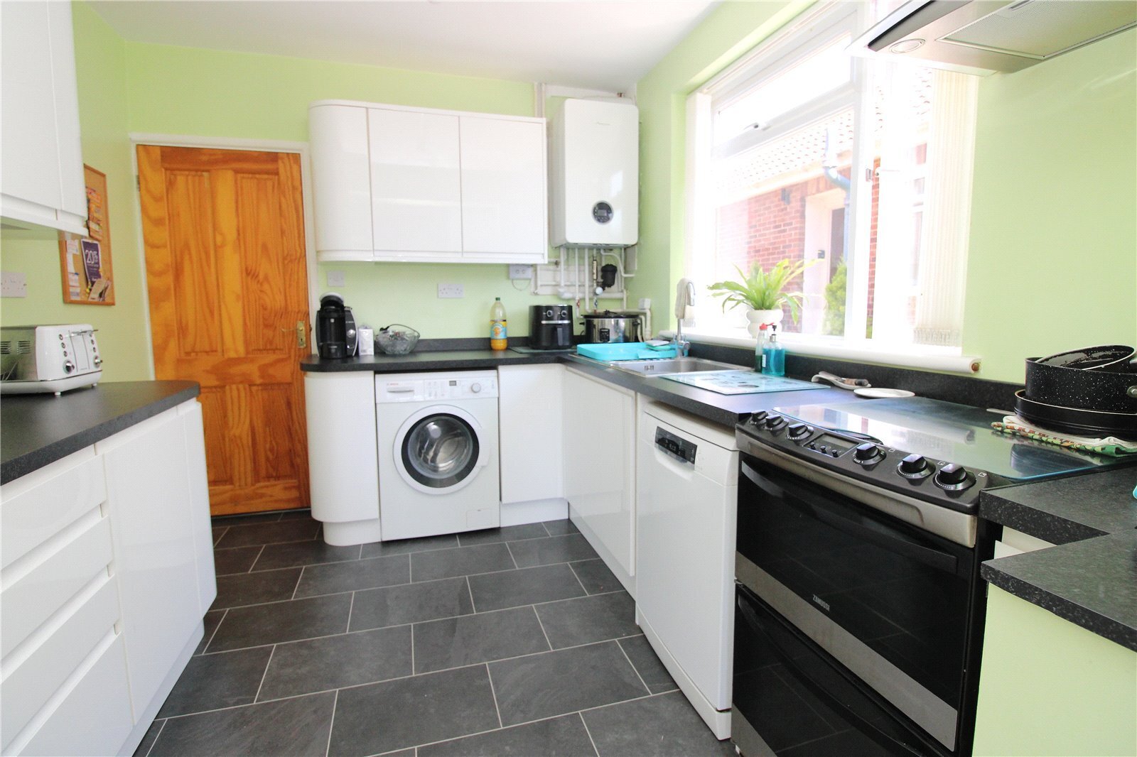 Tewkesbury Avenue, Fareham, Hampshire, PO15 Image 2