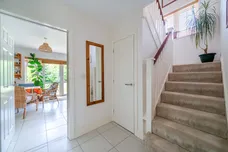 Oakhurst Drive, Four Marks, GU34 photo 11