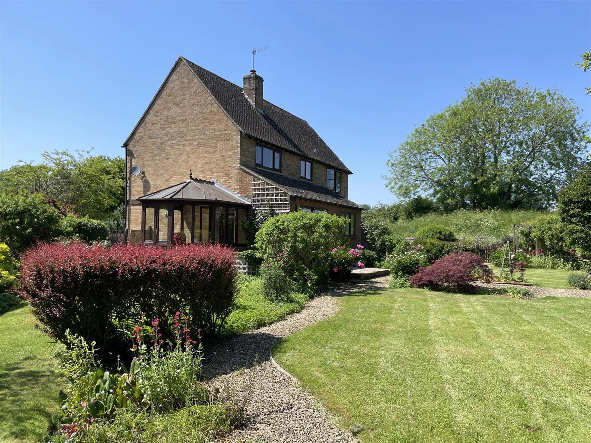 Property photo top 0