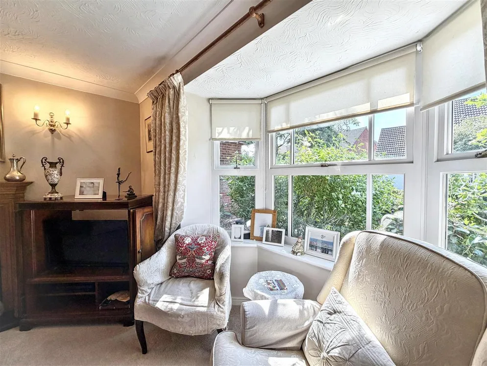 Property carousel item 4