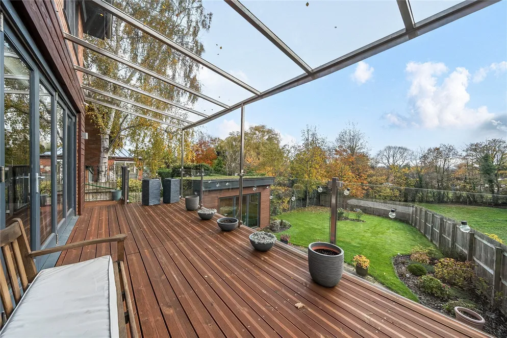 Property carousel item 9