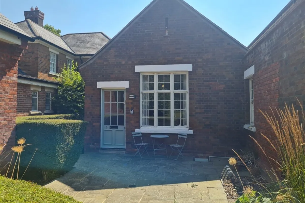 The Parade, Caversfield, BICESTER