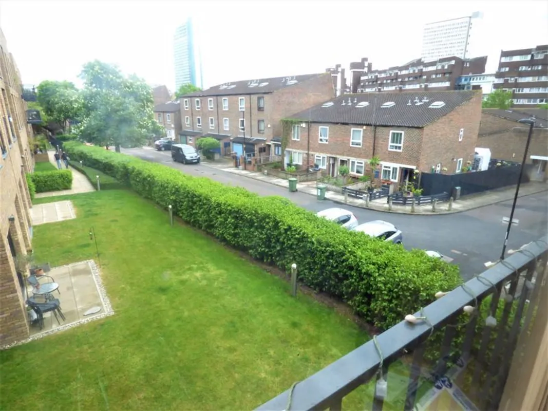 Baroque Gardens, Grand Canal Avenue, Surrey Quays, SE16