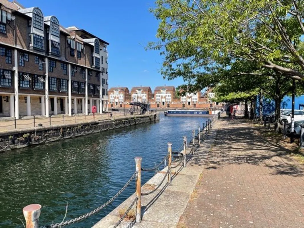 Baroque Gardens, Grand Canal Avenue, Surrey Quays, SE16