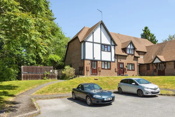 Broad Ha'penny, Wrecclesham, Farnham,...