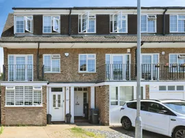 Taylors Avenue, Hoddesdon photo