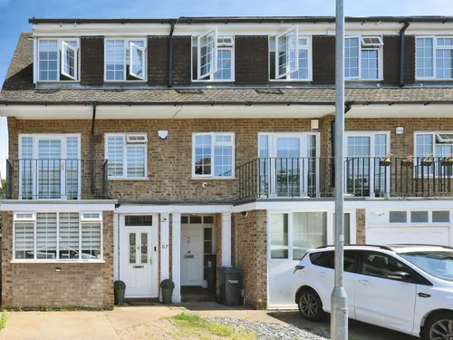 Taylors Avenue, Hoddesdonphoto