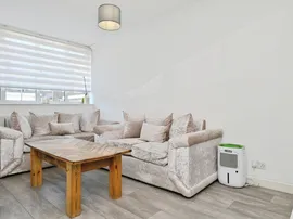 Taylors Avenue, Hoddesdon thumb 2