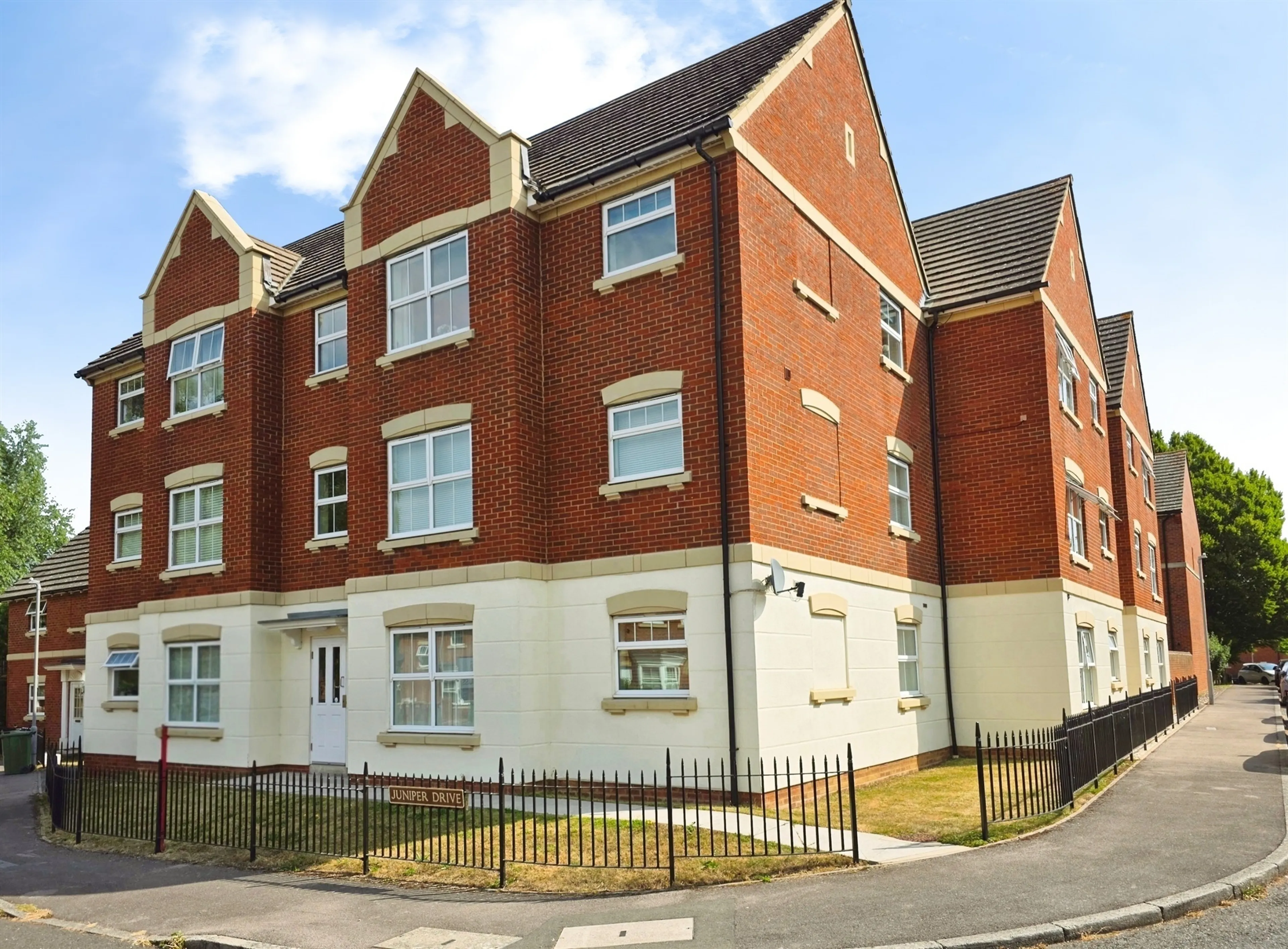 Property at Juniper Drive, Weston Turville, Aylesbury