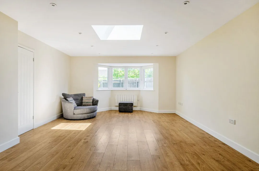 https://mr0.homeflow-assets.co.uk/files/photo/image/47815/7319/_x_/58146922.jpg