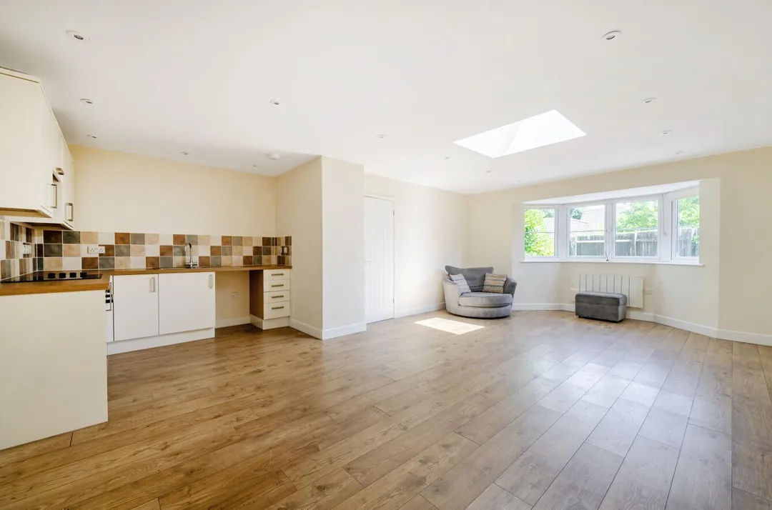 https://mr0.homeflow-assets.co.uk/files/photo/image/47815/7335/_x_/58146735.jpg