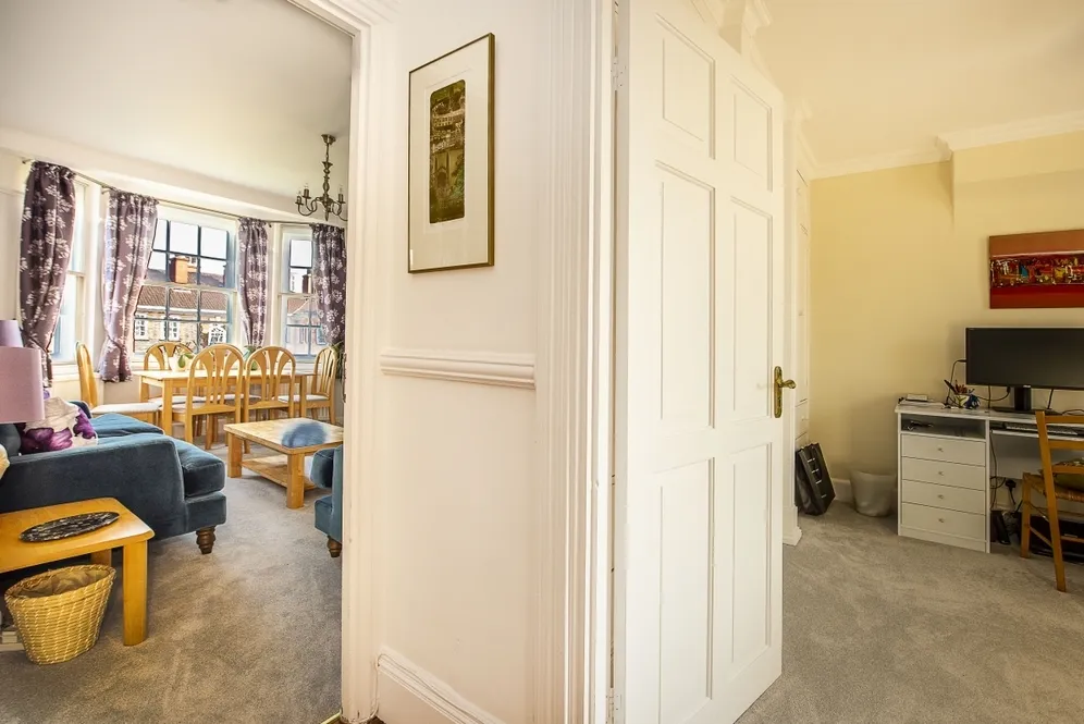 Bromyard Avenue London W3 photo 2