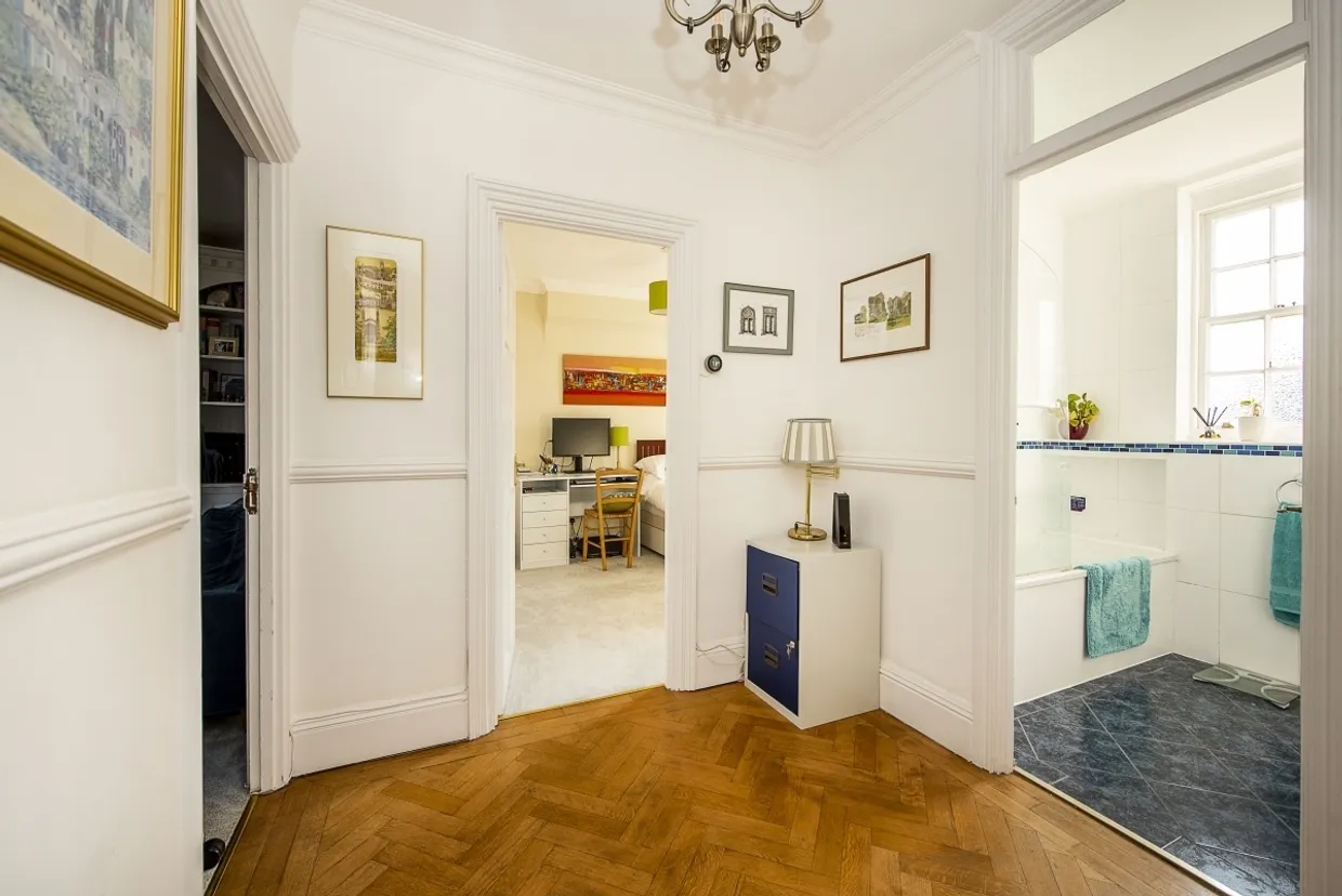 Bromyard Avenue London W3 photo 3