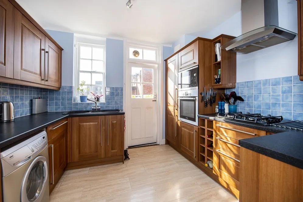 Bromyard Avenue London W3 photo 4
