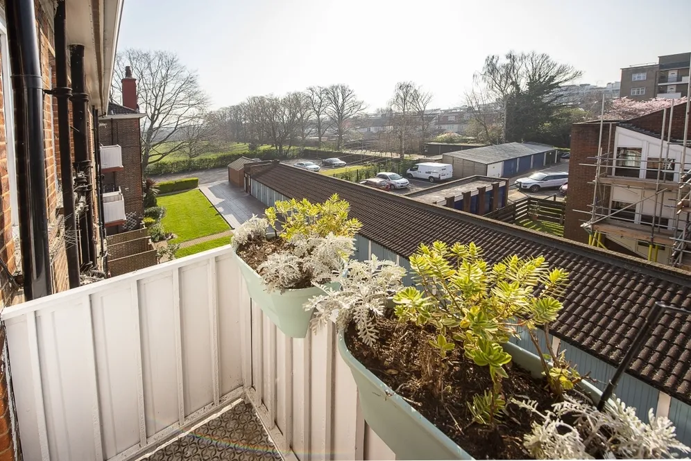 Bromyard Avenue London W3 photo 8