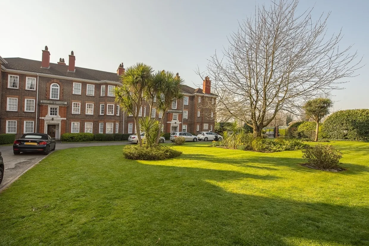 Bromyard Avenue London W3 photo 13