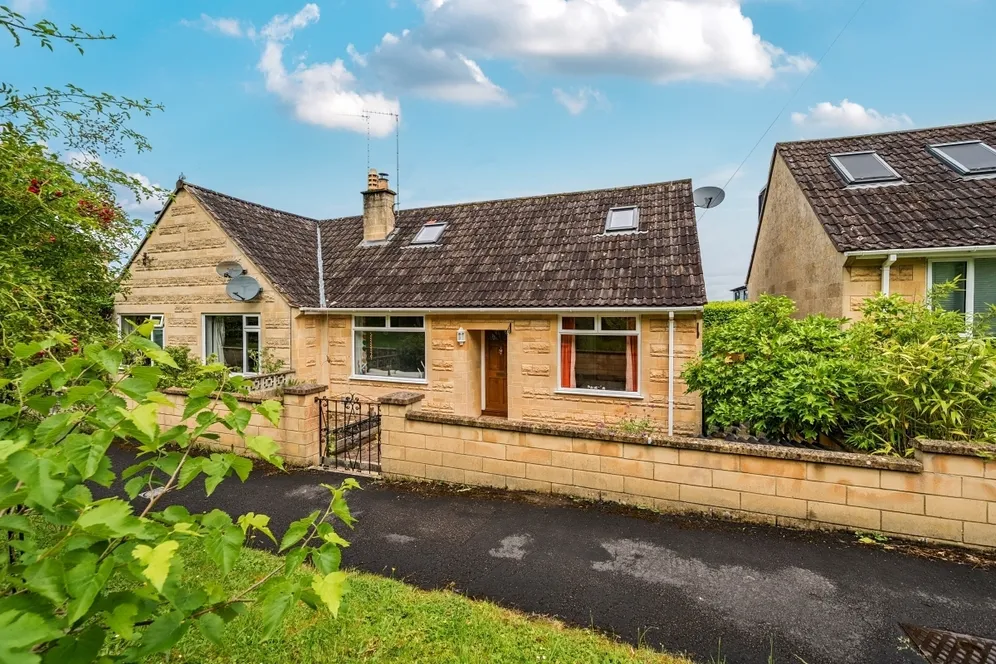 Holcombe Close Bath BA2 photo 2