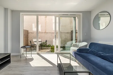 Wells Walk, E7