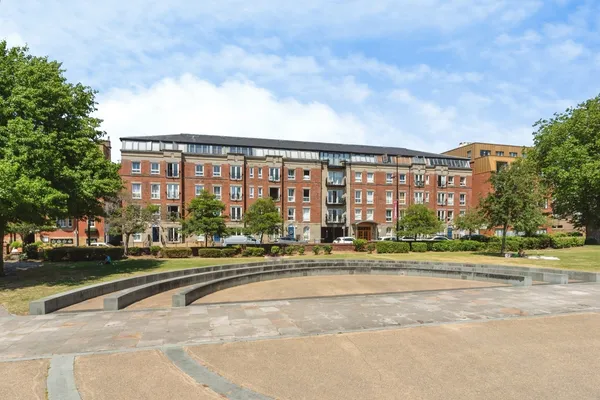 Knightsbridge Court, Palmyra Square N...