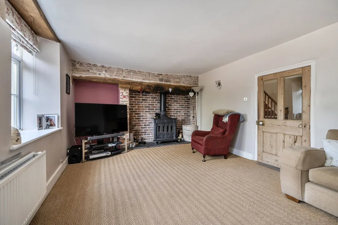 https://mr0.homeflow-assets.co.uk/files/photo/image/47817/9010/_x_/57317064.jpg