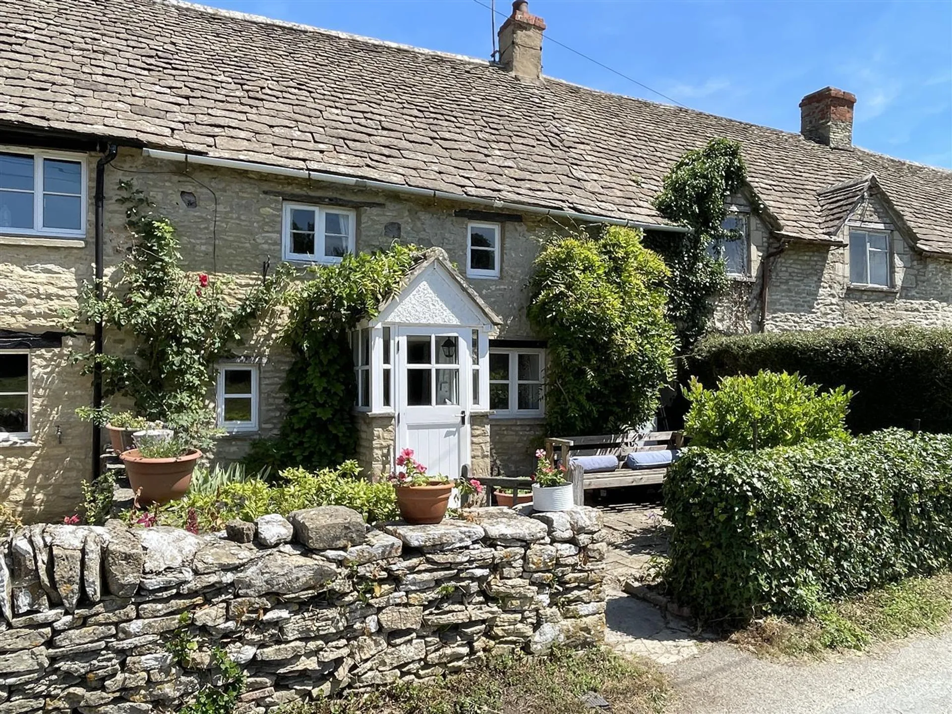 Property photo top 0