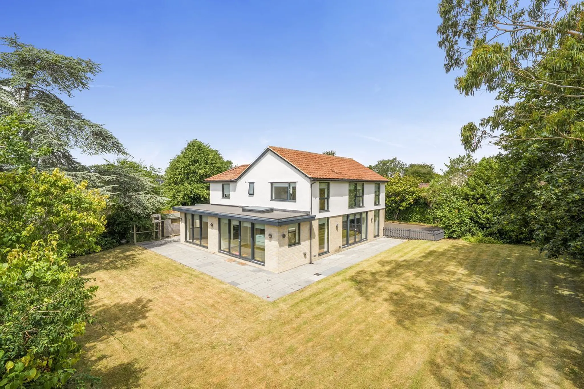 https://mr0.homeflow-assets.co.uk/files/photo/image/47818/6134/_x_/58028066.jpg