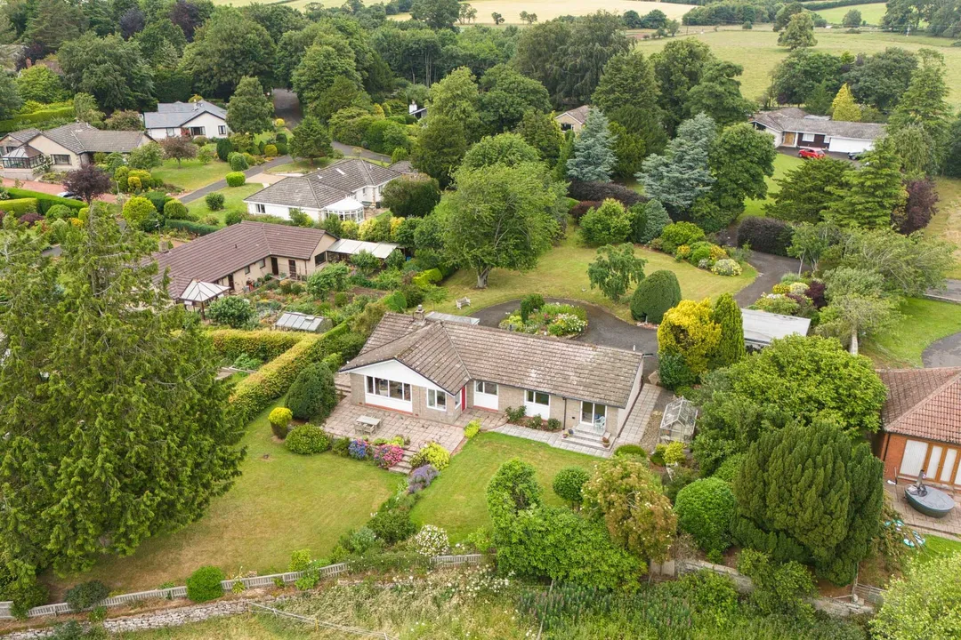 https://mr0.homeflow-assets.co.uk/files/photo/image/47819/2346/_x_/DJI_20260706103605_0498_D-40.jpg