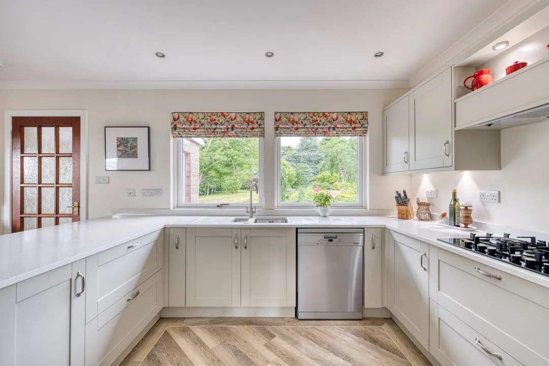 https://mr0.homeflow-assets.co.uk/files/photo/image/47819/2349/_x_/DSC_2702_HDR-162.jpg