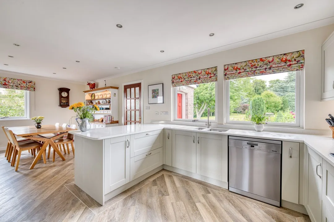 https://mr0.homeflow-assets.co.uk/files/photo/image/47819/2351/_x_/DSC_2692_HDR-160.jpg