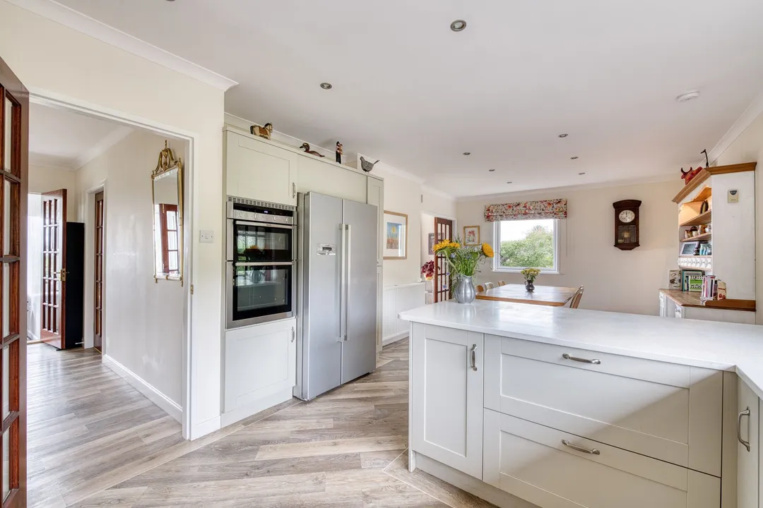 https://mr0.homeflow-assets.co.uk/files/photo/image/47819/2352/_x_/DSC_2677_HDR-157.jpg